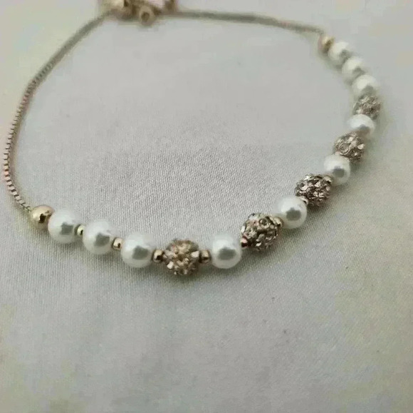 Pearl and crystal Infinity Bracelet Gold Adjustable Luxury Classy Feminine - Picture 2 of 5